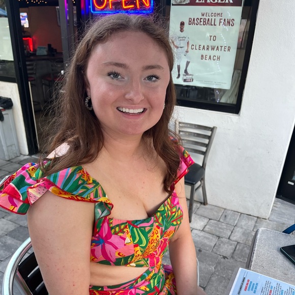 Meet your Posher, IssyRN - Picture 2 of 3